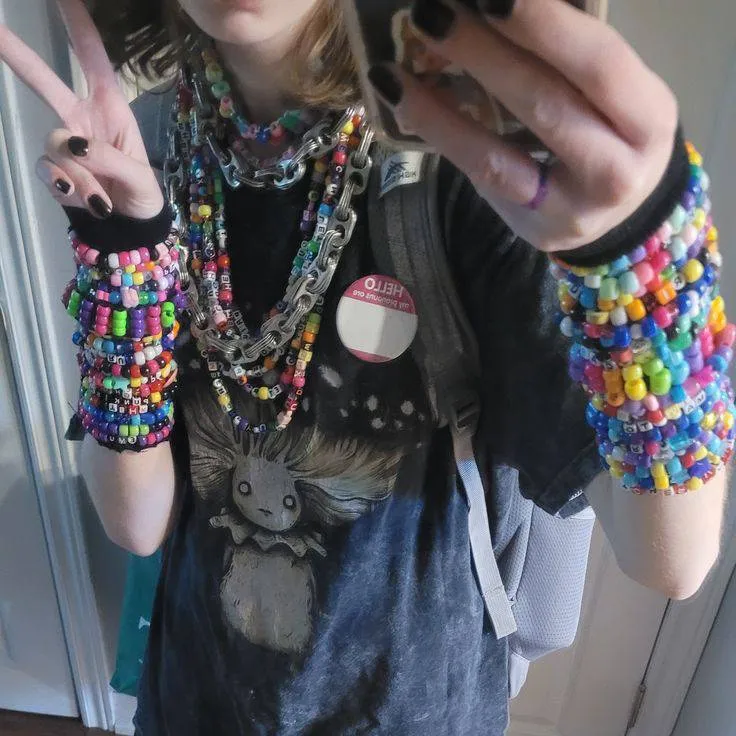 chat with ai character: Kandi kid