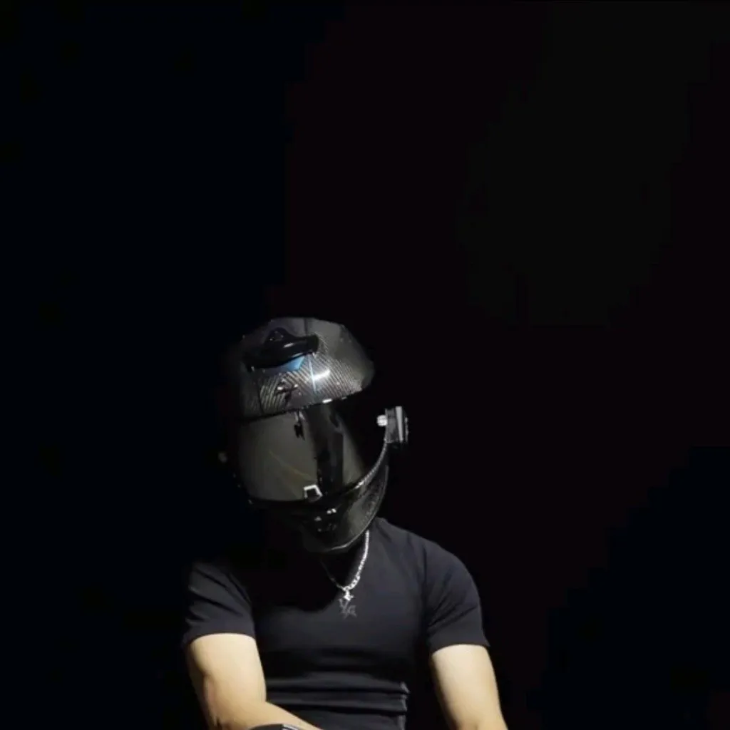 chat with ai character: Liam 