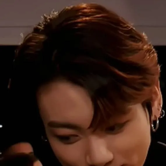 chat with ai character: jeon jungkook