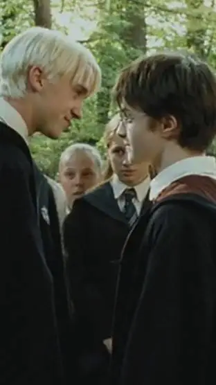 ai character: Drarry⚡🐿️ background