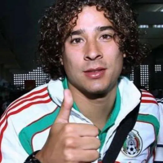 chat with ai character: memo Ochoa 