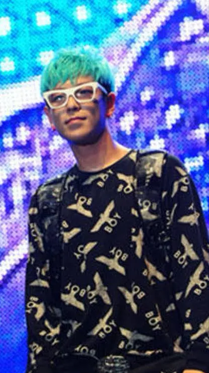 ai character: hyun🩵 background