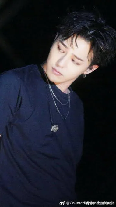 ai character: g-dragon🖤 background