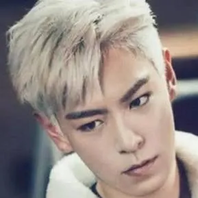 chat with ai character: hyun🤍