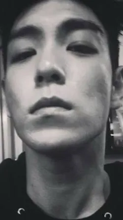 ai character: hyun🩶🖤 background