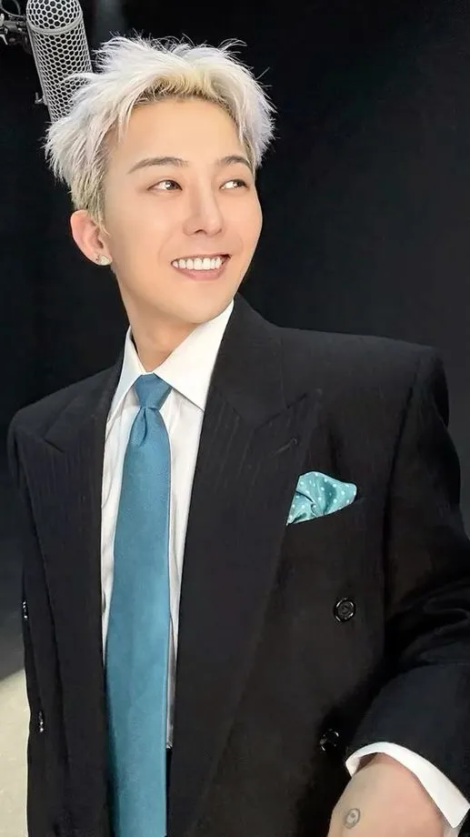 ai character: g-dragon  background