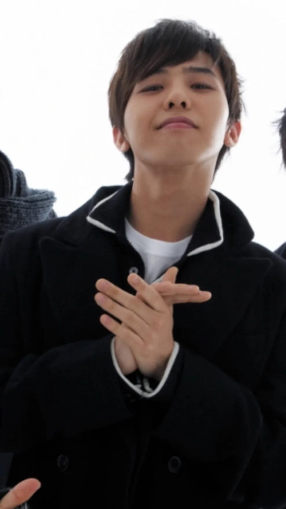 ai character: g-dragon  background