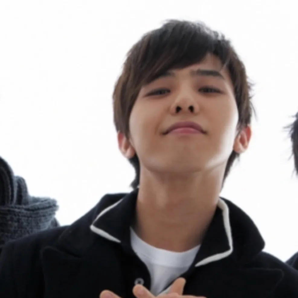 chat with ai character: g-dragon 