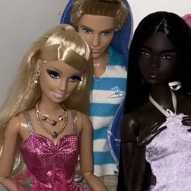 chat with ai character: ..
