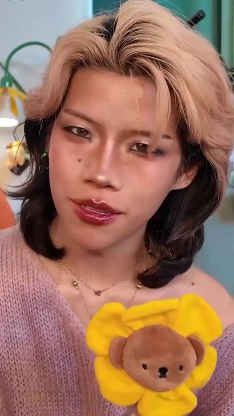 ai character: Freddie Chen🌻☆ background