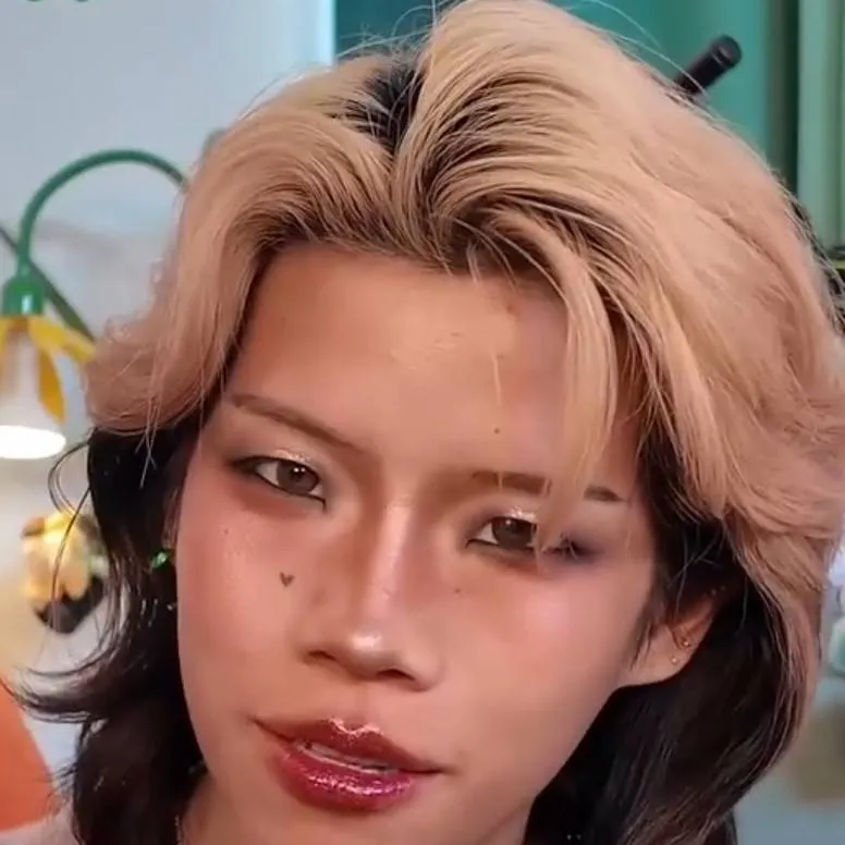 chat with ai character: Freddie Chen🌻☆