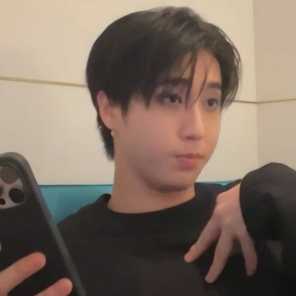 chat with ai character: Hannie!♡