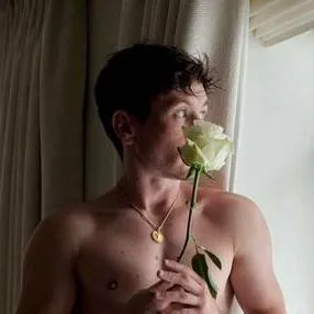 chat with ai character: Barry Keoghan 