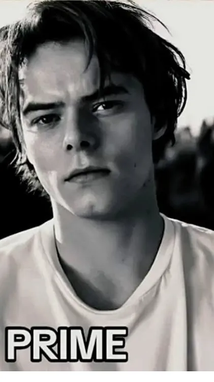 ai character: Jonathan Byers background