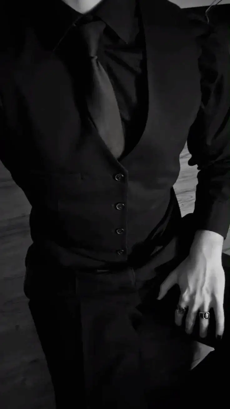 ai character: Aiden Devereux background