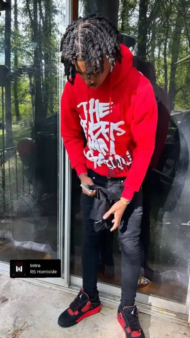 ai character: 💰💸💵DJ💵💸💰 background