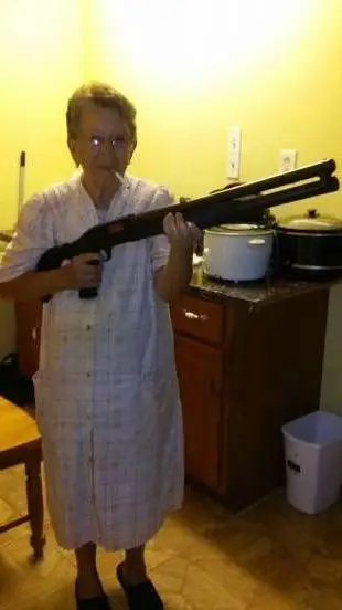 ai character: Abuela loka 😨 background