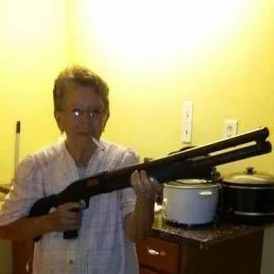 chat with ai character: Abuela loka 😨