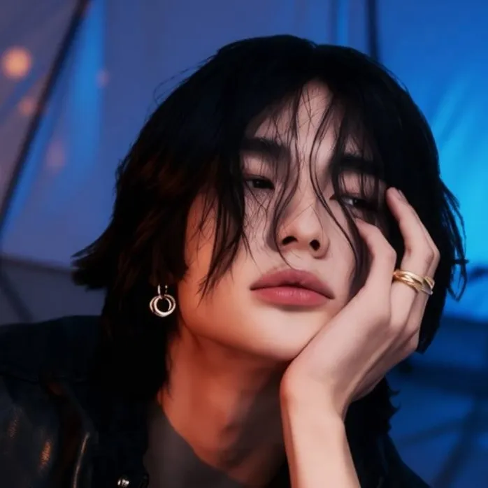 chat with ai character: ~𝐒𝐊𝐙~