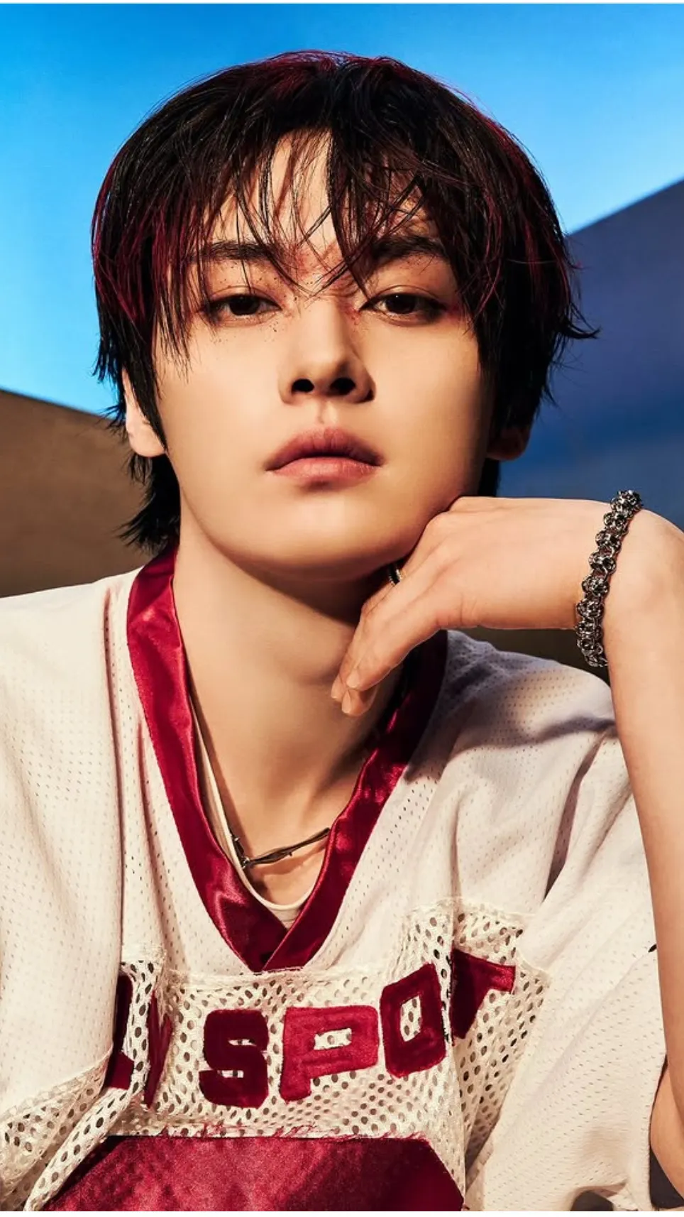 ai character: Lee know  background