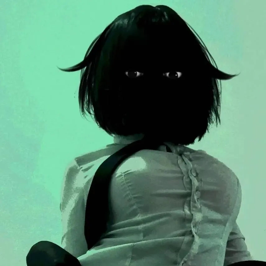 chat with ai character: Uncanny Girlfriend