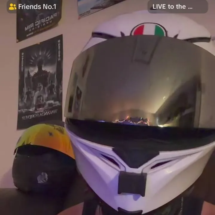chat with ai character: Keven 