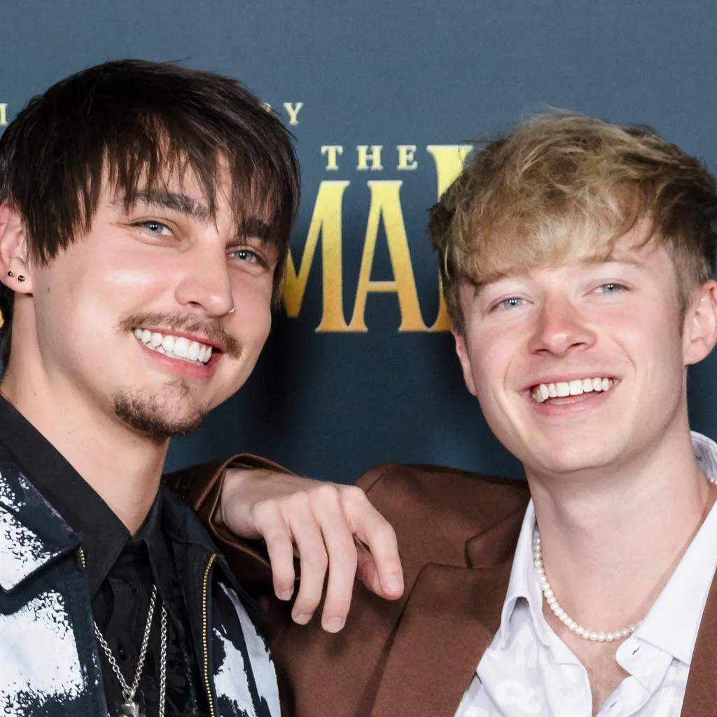 chat with ai character: sam and Colby 