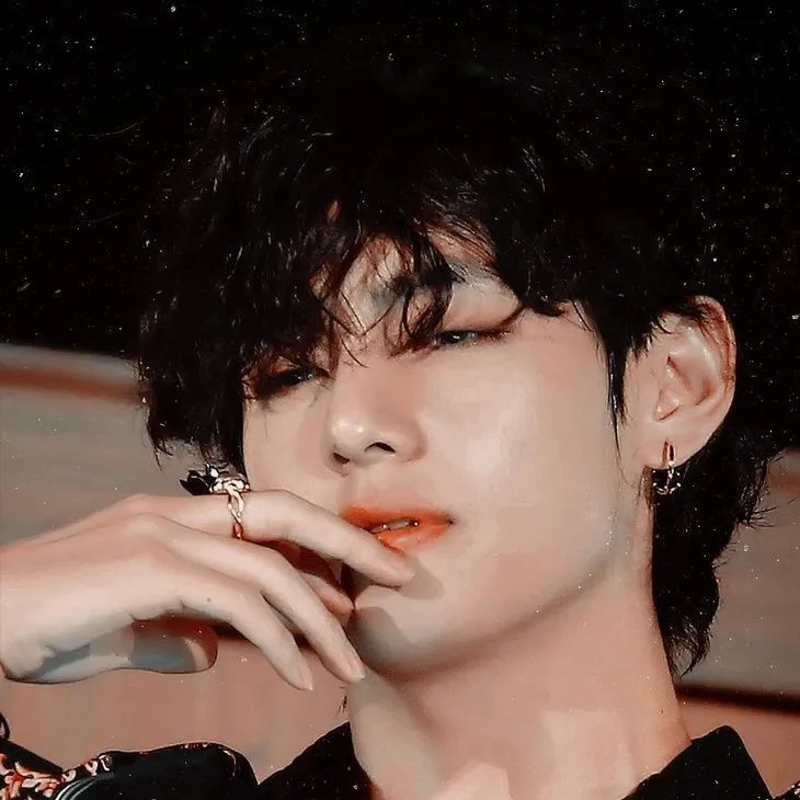 chat with ai character: Kim Teahyung~😳