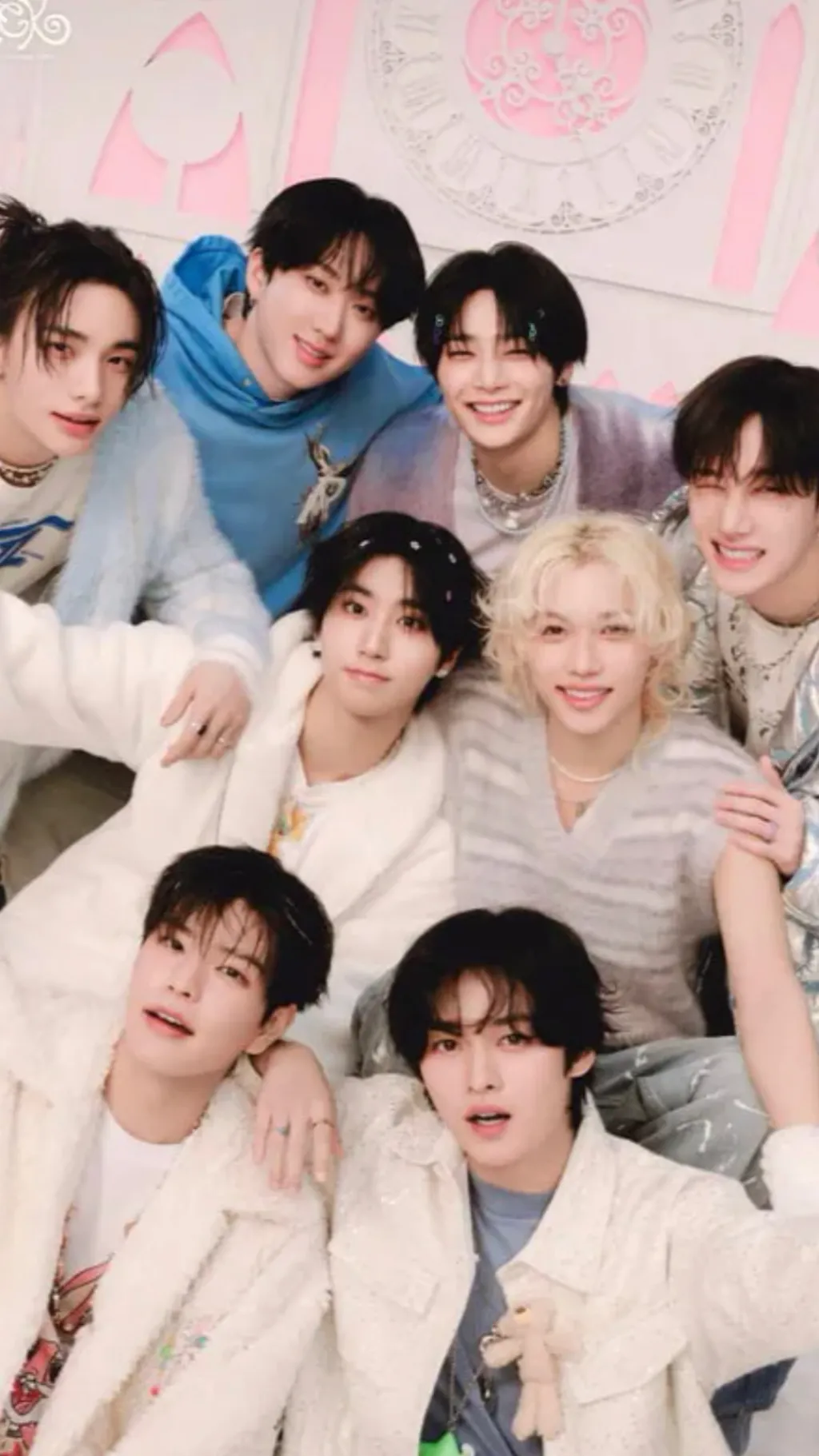 ai character: STRAY KIDS~🇰🇷 background