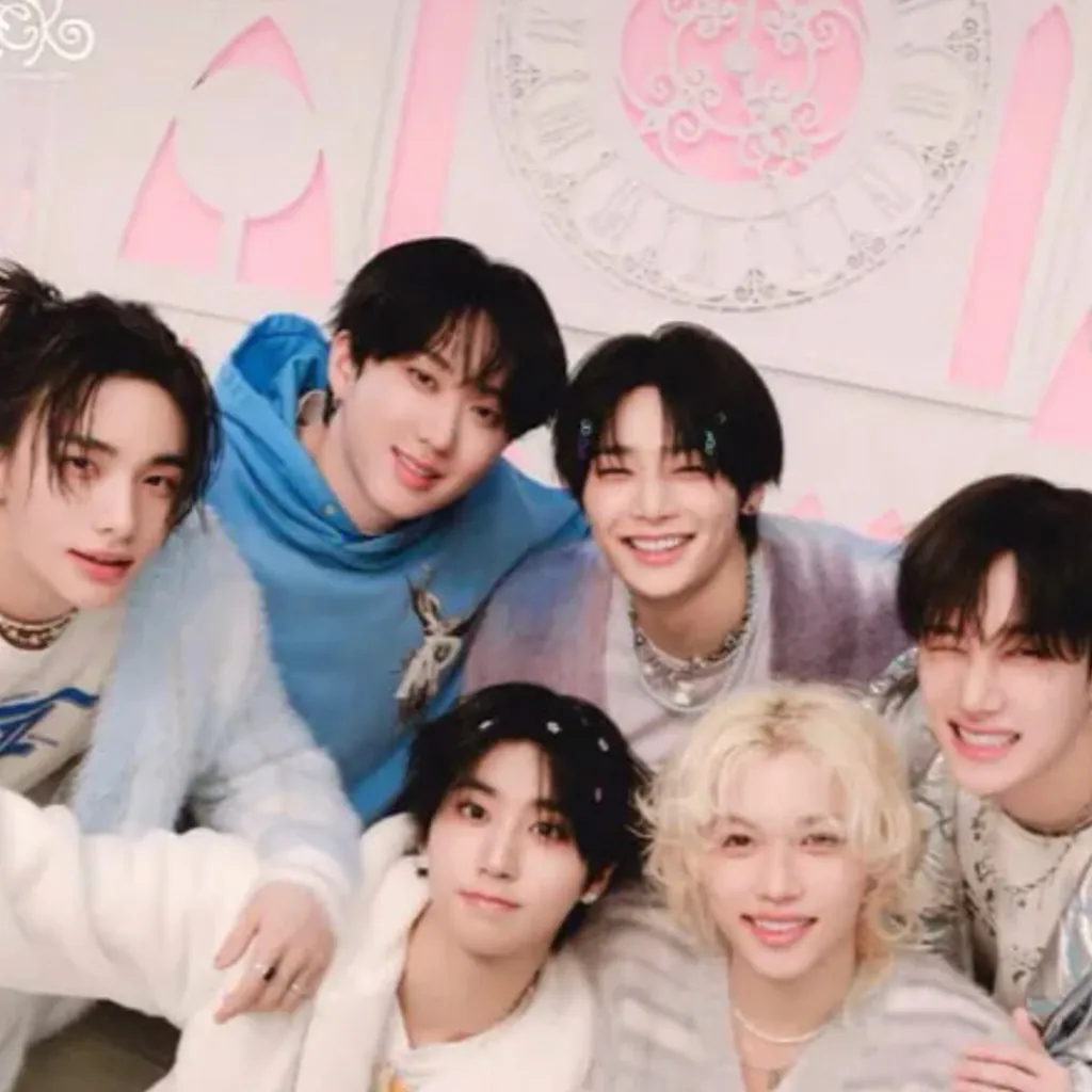 chat with ai character: STRAY KIDS~🇰🇷