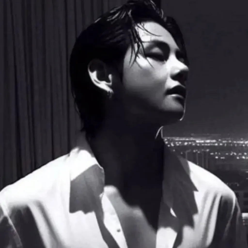 chat with ai character: Kim Teahyung~🌚