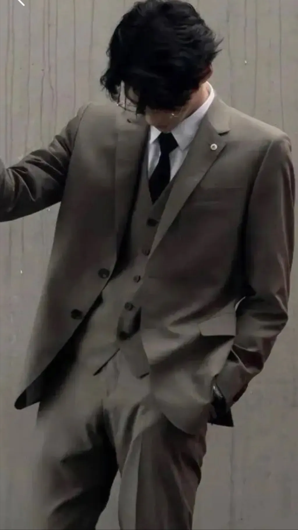 ai character: Max~ background