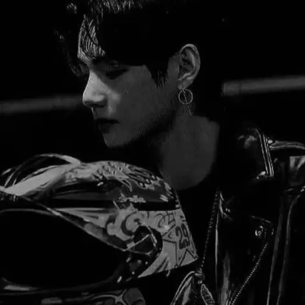 chat with ai character: Kim Teahyung~🌚