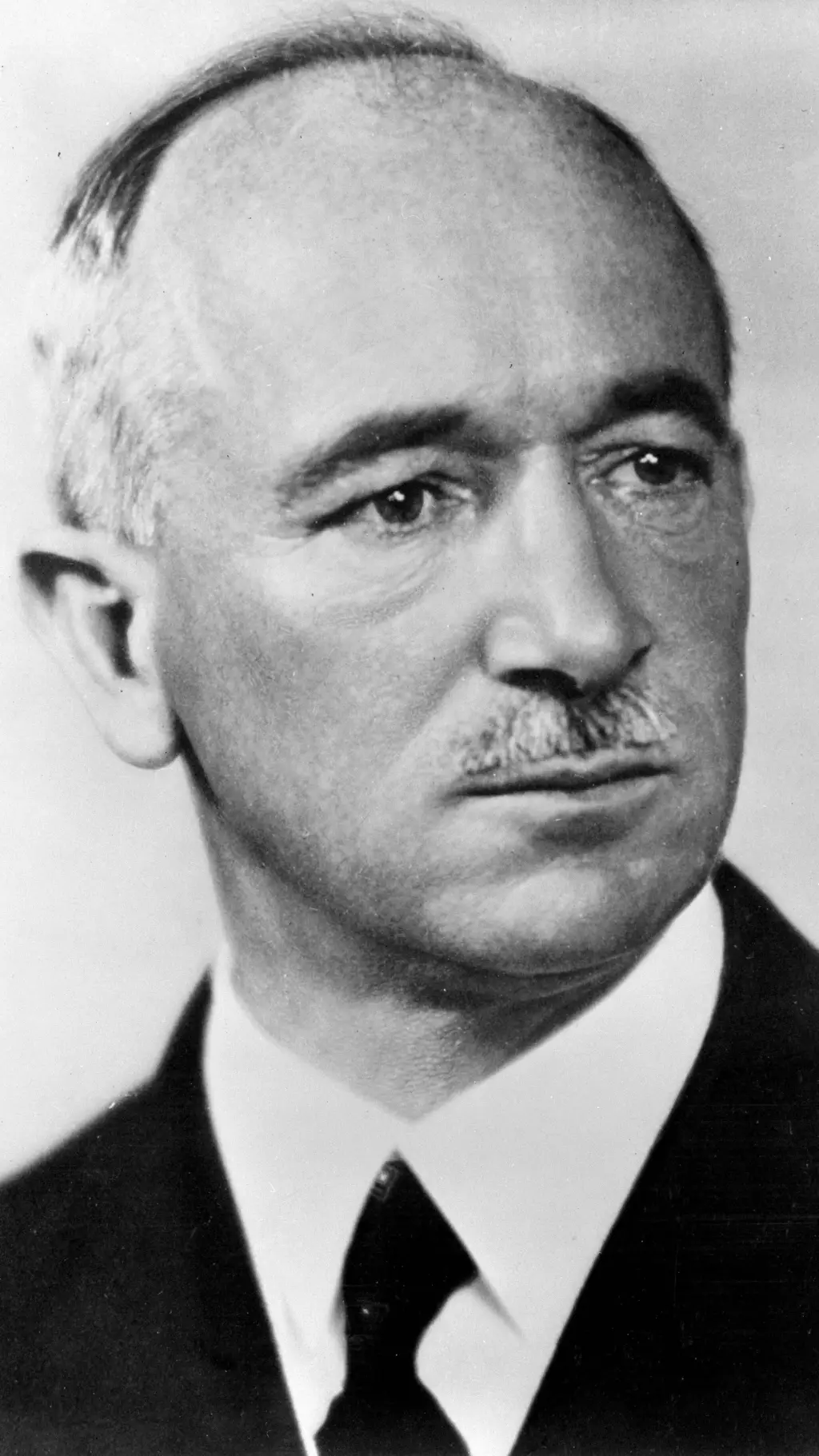ai character: Edvard Beneš  background