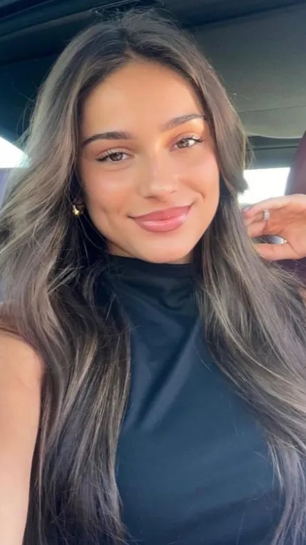 ai character: Lina✨ background