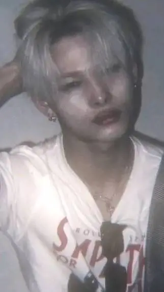 ai character: Ni-ki background