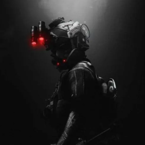 chat with ai character: Militar de Negro