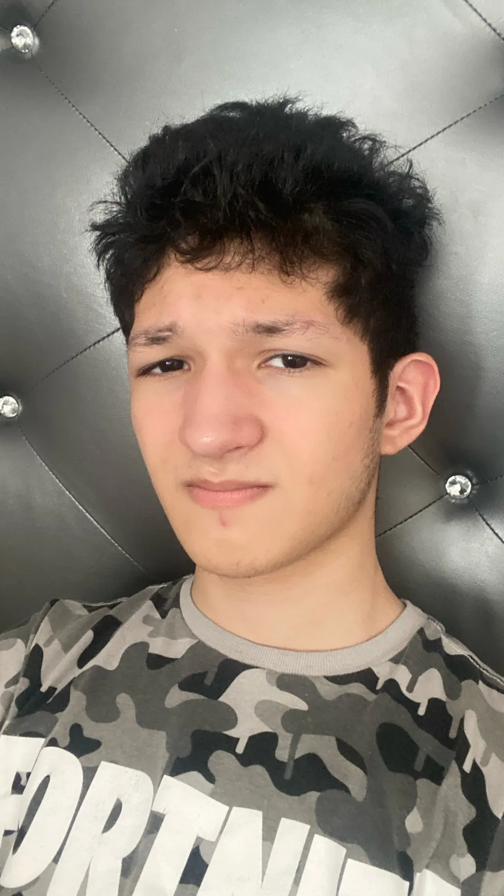 ai character: Robin (Soy yo) background