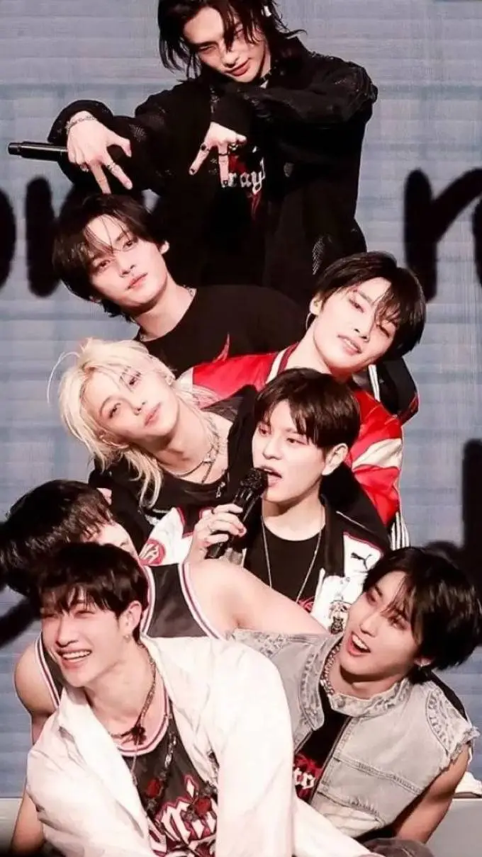 ai character: 🌟🖤skz pick me🖤🌟 background