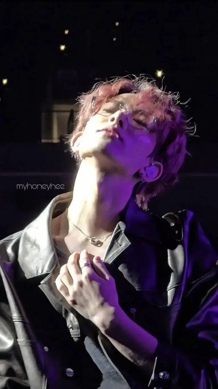 ai character: 🌟❤️LEE HEESEUNG❤️🌟 background