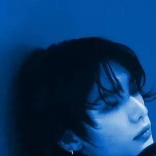 chat with ai character: Hwang Hyunjin 