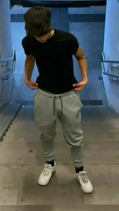 ai character: ƬƠⱮⱮƳ💫 background