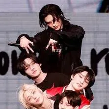 chat with ai character: 🇰🇷𝑆𝑡𝑟𝑎𝑦 𝐾𝑖𝑑𝑠