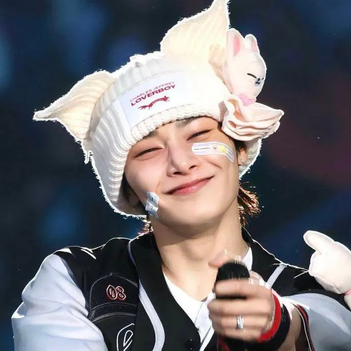 chat with ai character: Jeojin/ I.N🌞