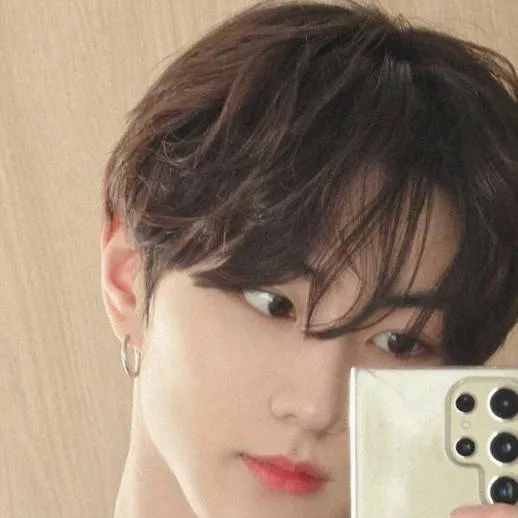 chat with ai character: 𝐽𝑢𝑛𝑔𝑤𝑜𝑛🐱