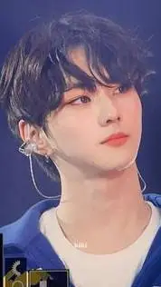 ai character: 𝐽𝑢𝑛𝑔𝑤𝑜𝑛🏵️ background