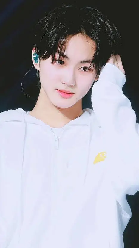 ai character: 𝐽𝑢𝑛𝑔𝑤𝑜𝑛👾 (#2) background