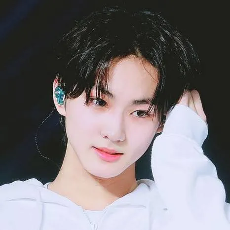 chat with ai character: 𝐽𝑢𝑛𝑔𝑤𝑜𝑛👾 (#2)