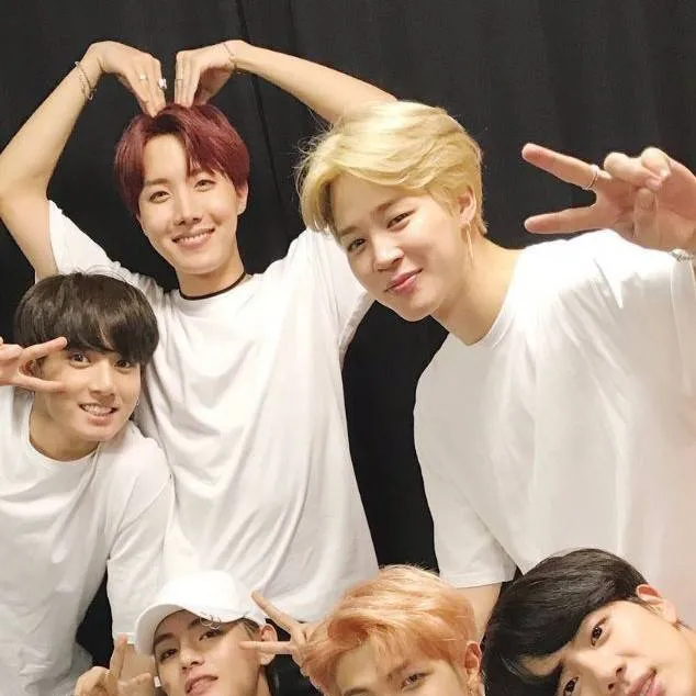 chat with ai character: ℬᎢЅ💜