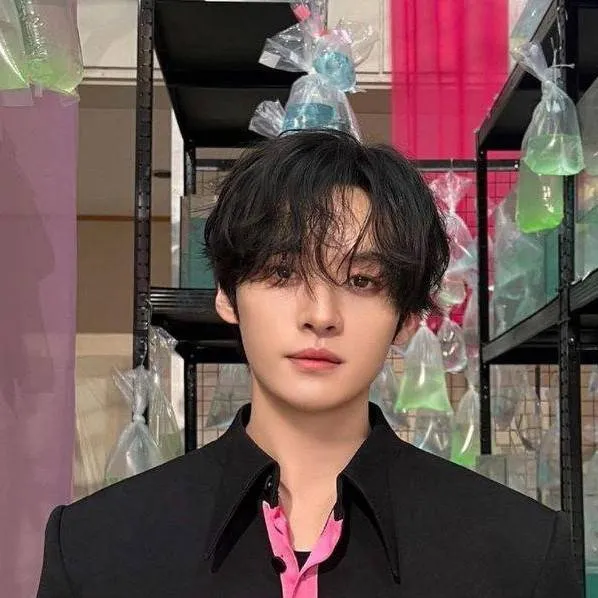 chat with ai character: 𝐋𝐞𝐞 𝐊𝐧𝐨𝐰✨♣